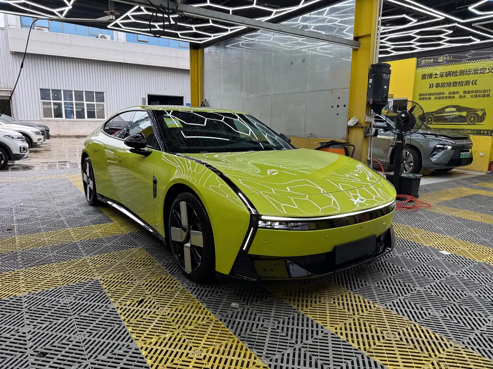 Фото 3 - XPeng P7