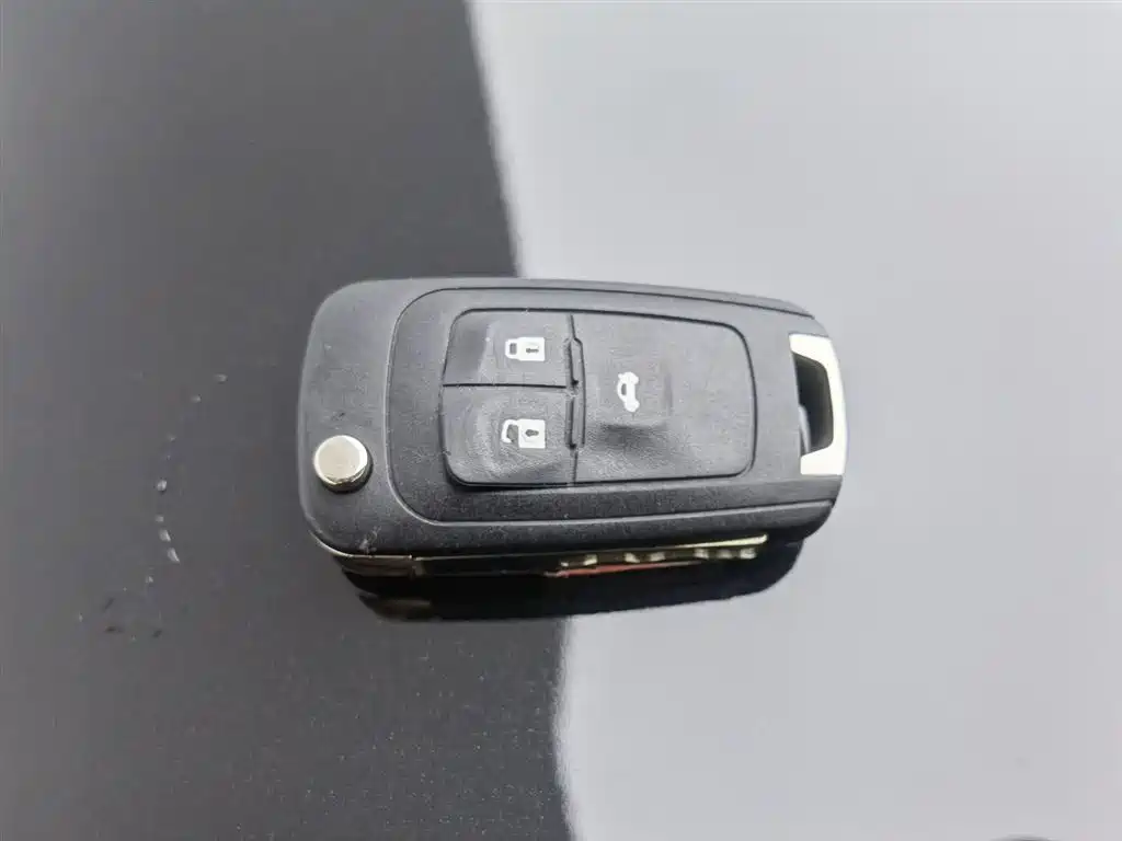 Chevrolet Aveo 2012 2011 Hatchback 1.6L AT SX