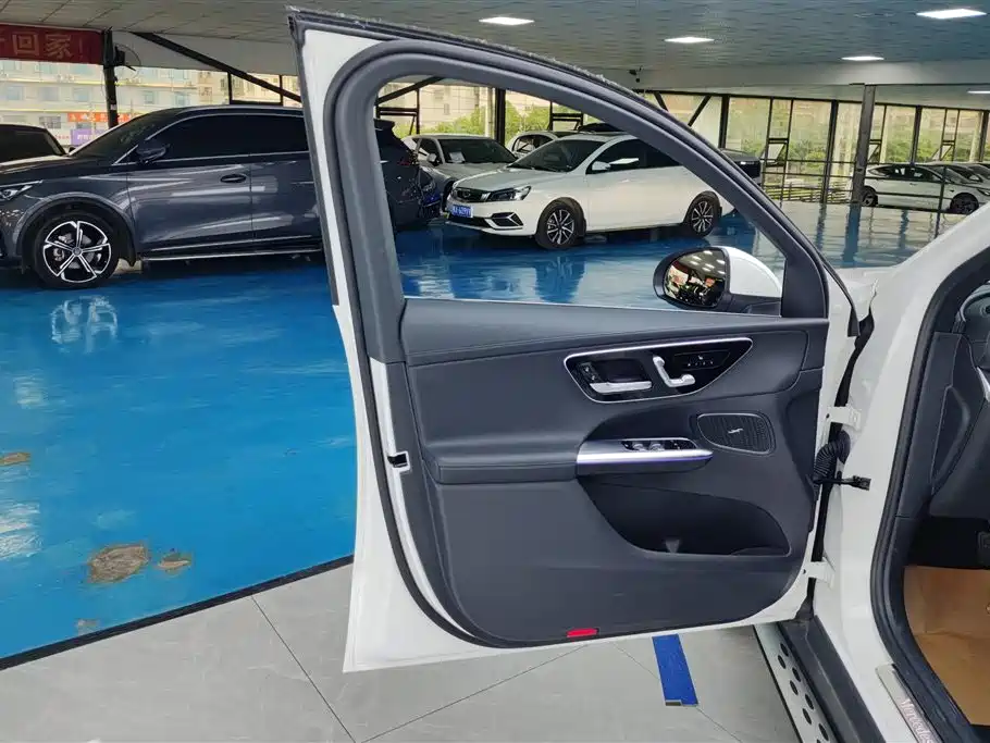 Mercedes-Benz GLC 2023 GLC 260 L 4MATIC Luxury 7-Seater фото 7