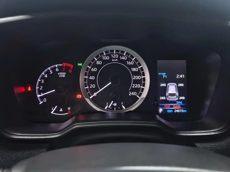 Toyota Frontlander 2022 2.0L CVT Leading Edition фото 14