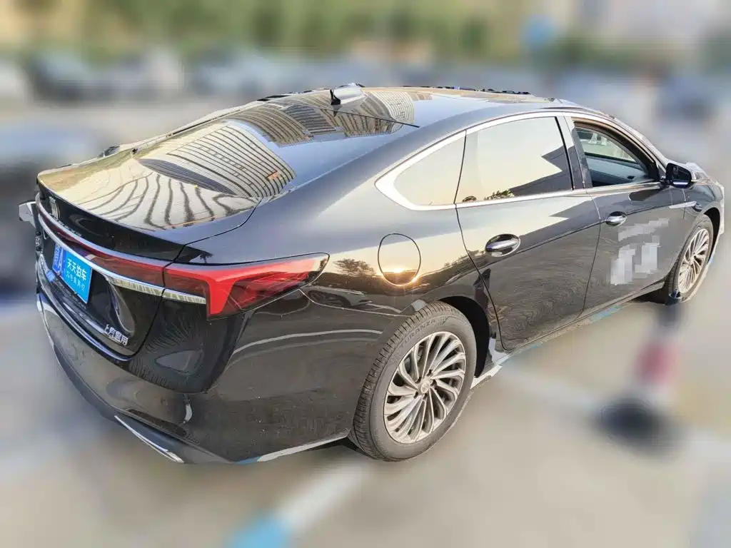 Buick LaCrosse 2025 2026 Model 28T Platinum Edition