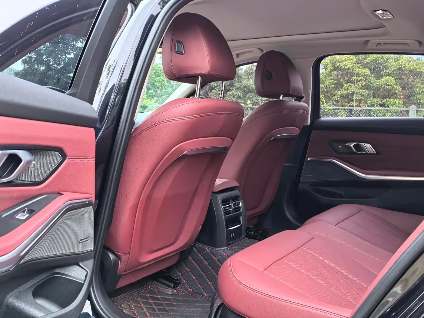 BMW 3 Series 2023 325Li M Sport Black Night Package фото 9