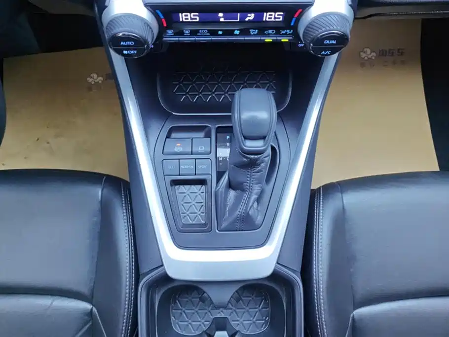 Toyota Wildlander 2020 2.0L CVT 2WD Luxury Edition фото 16