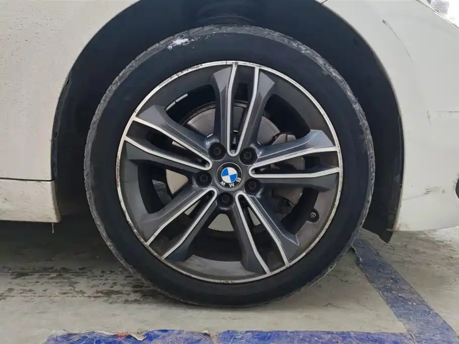 BMW 1 Series 2021 120i M Sport фото 6