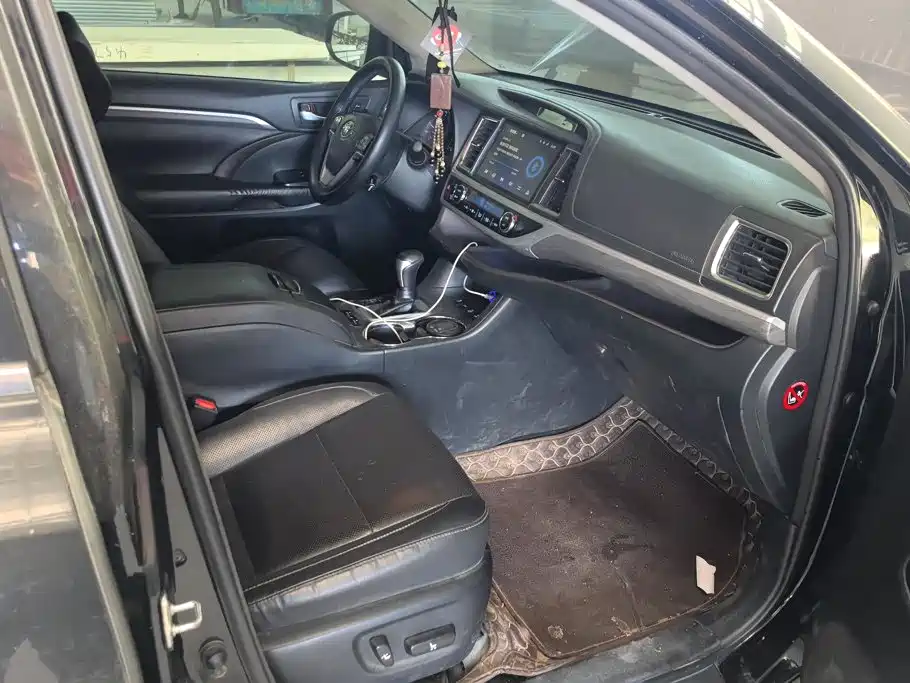 Фото 8 - Toyota Highlander