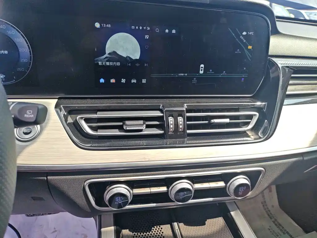 Фото 9 - Hongqi HS5
