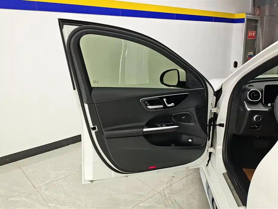 Mercedes-Benz C-Class 2023 Facelift C 200 L Sport Edition фото 7