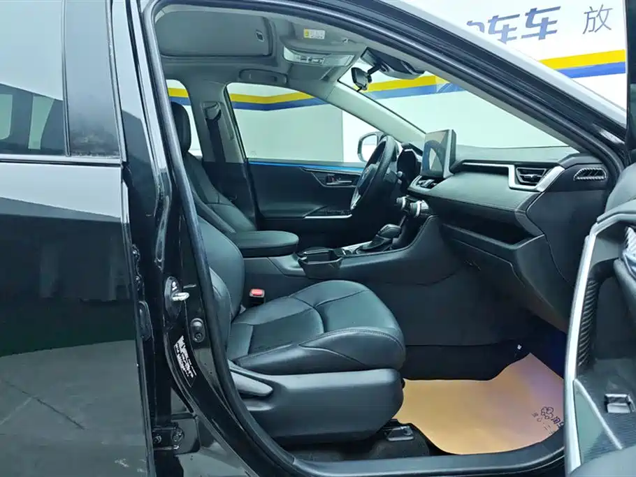 Toyota Wildlander 2022 2.0L CVT FWD Luxury PLUS Edition фото 8