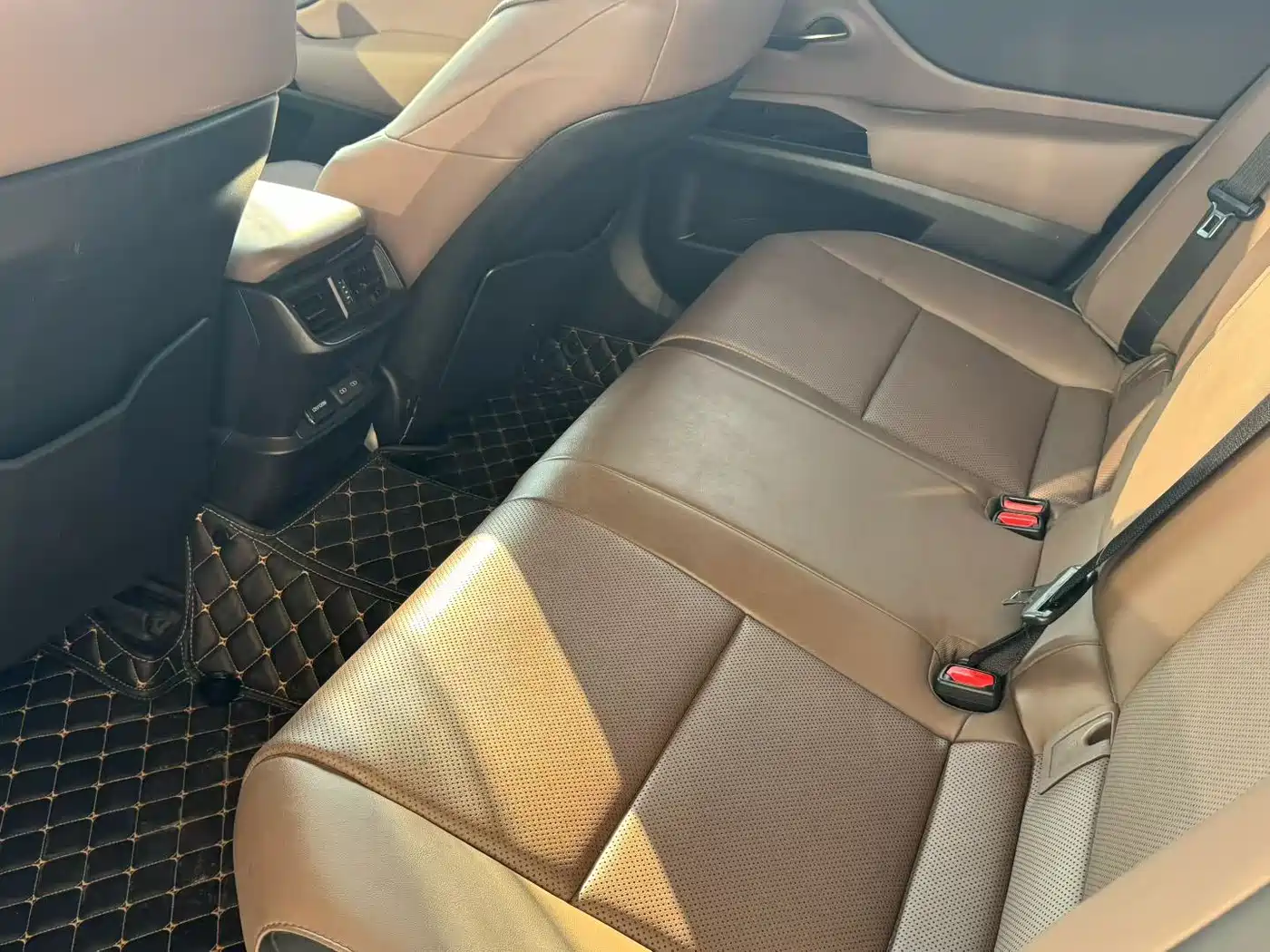 Lexus ES 2022 300h Excellence Edition фото 6