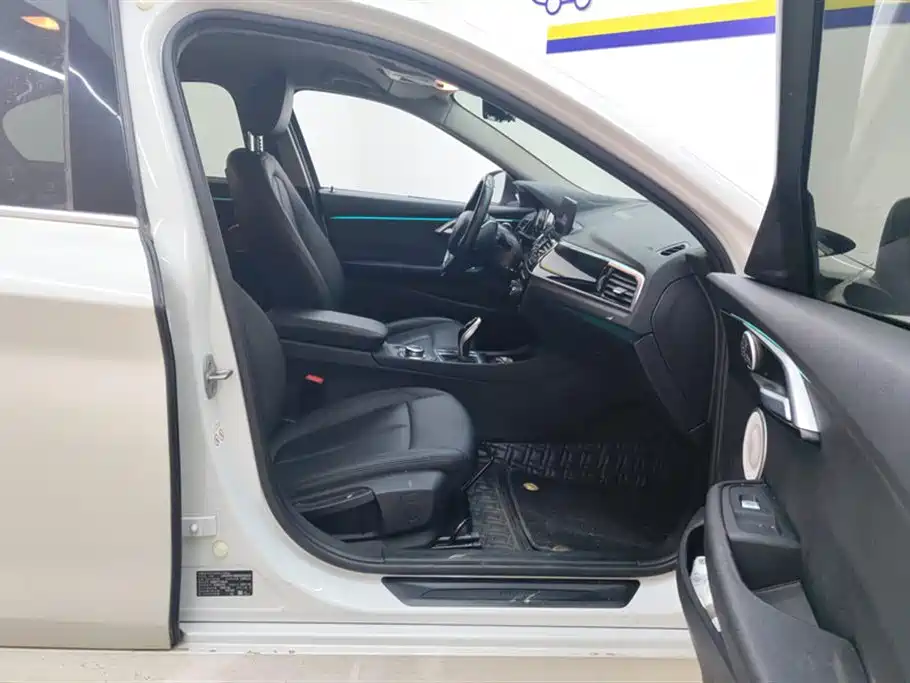 BMW 1 Series 2021 120i M Sport фото 8