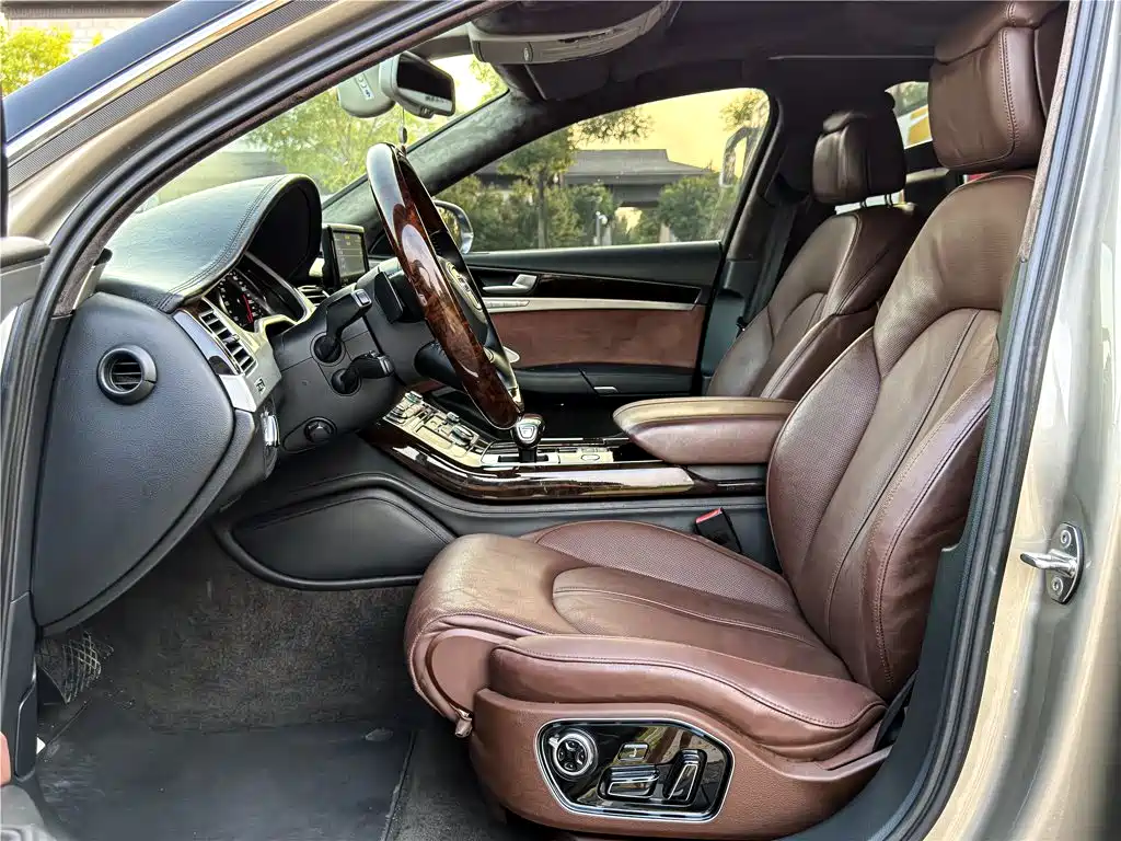 Фото 24 - Audi A8