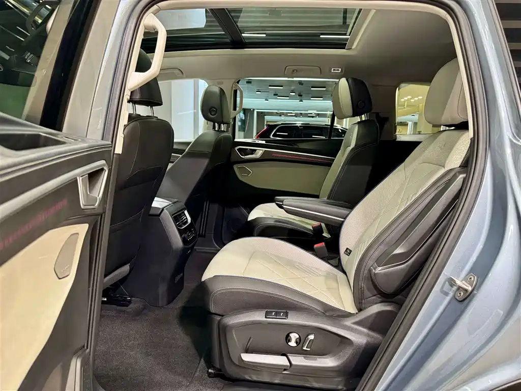 Volkswagen Talagon 2025 450TSI R-Line 6-Seater фото 28