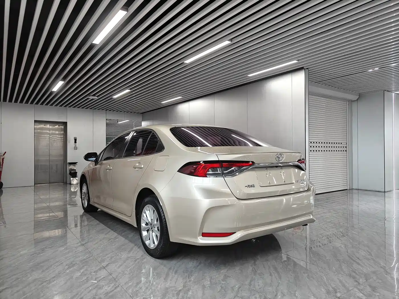 Фото 5 - Toyota Corolla
