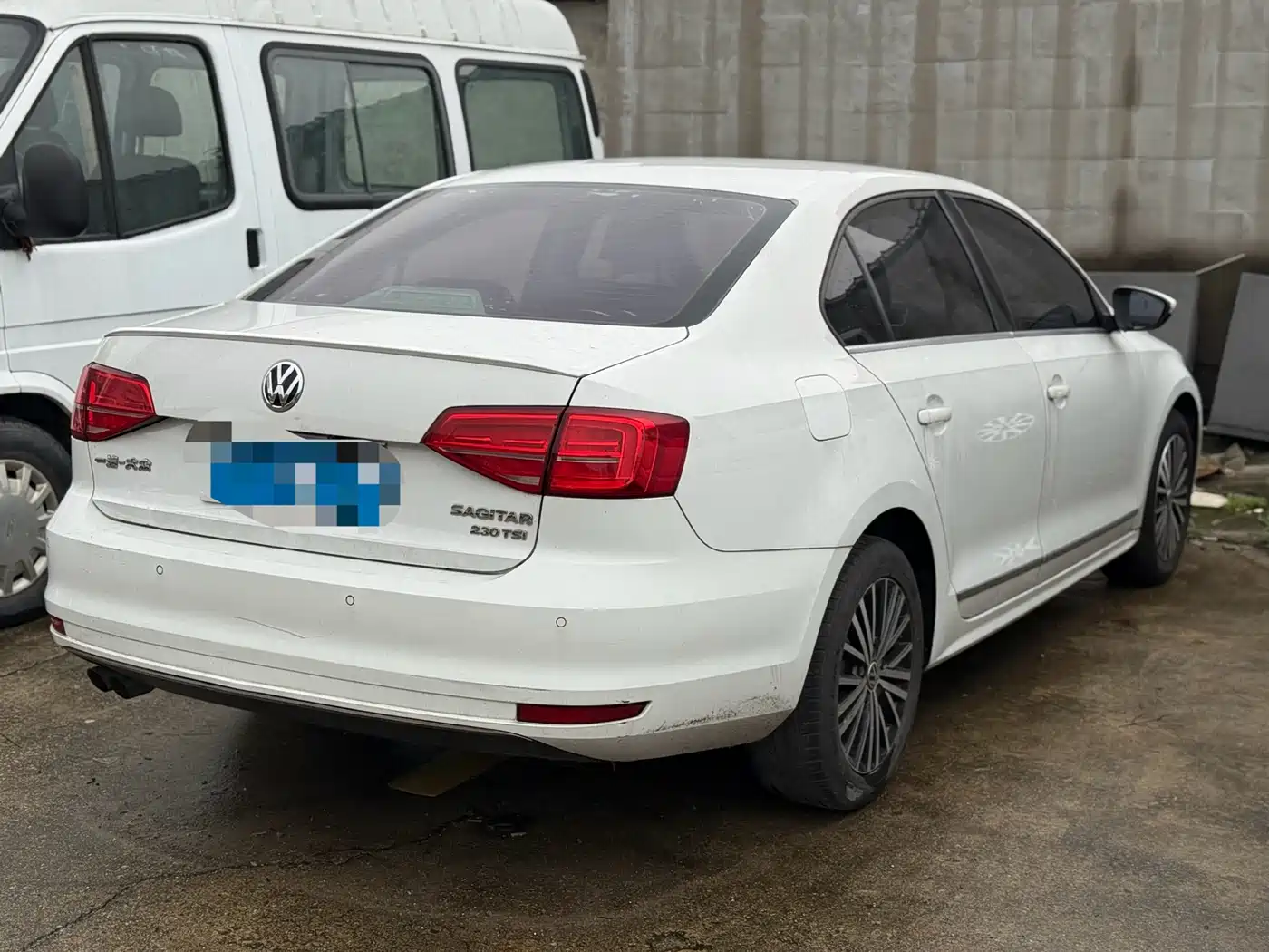 Volkswagen Sagitar 2017 230TSI Automatic Luxury фото 2