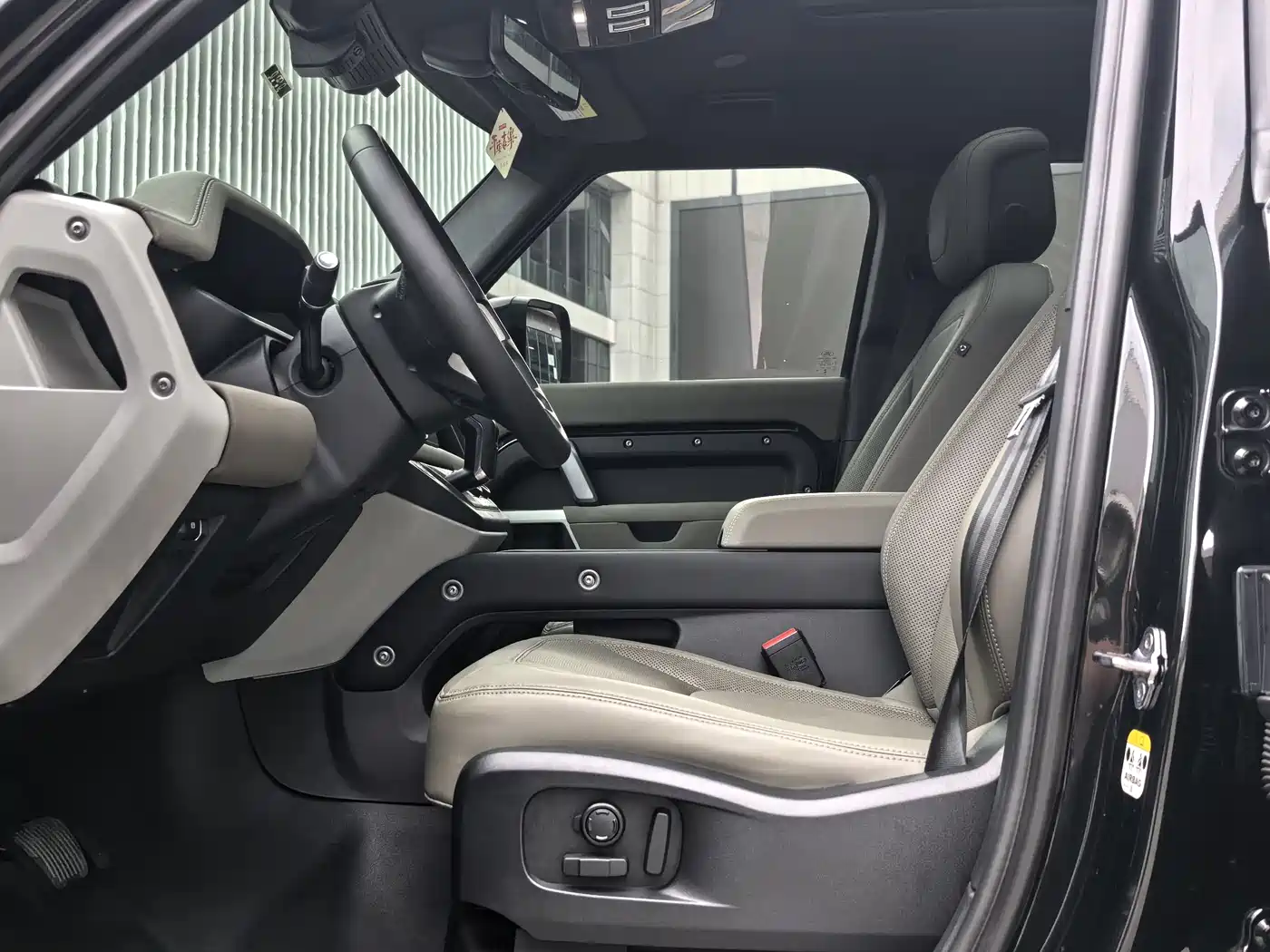 Land Rover Defender 2023 Model 110 3.0T P400 X-DYNAMIC HSE фото 11