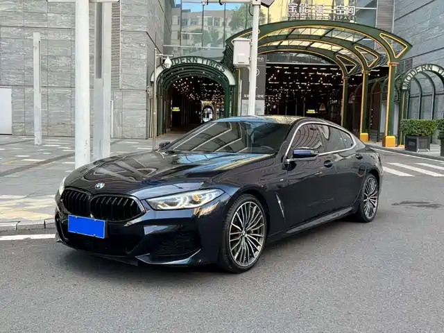 BMW 8 SERIES
