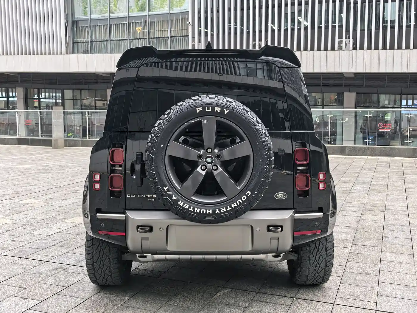 Land Rover Defender 2023 Model 110 3.0T P400 X-DYNAMIC HSE фото 20