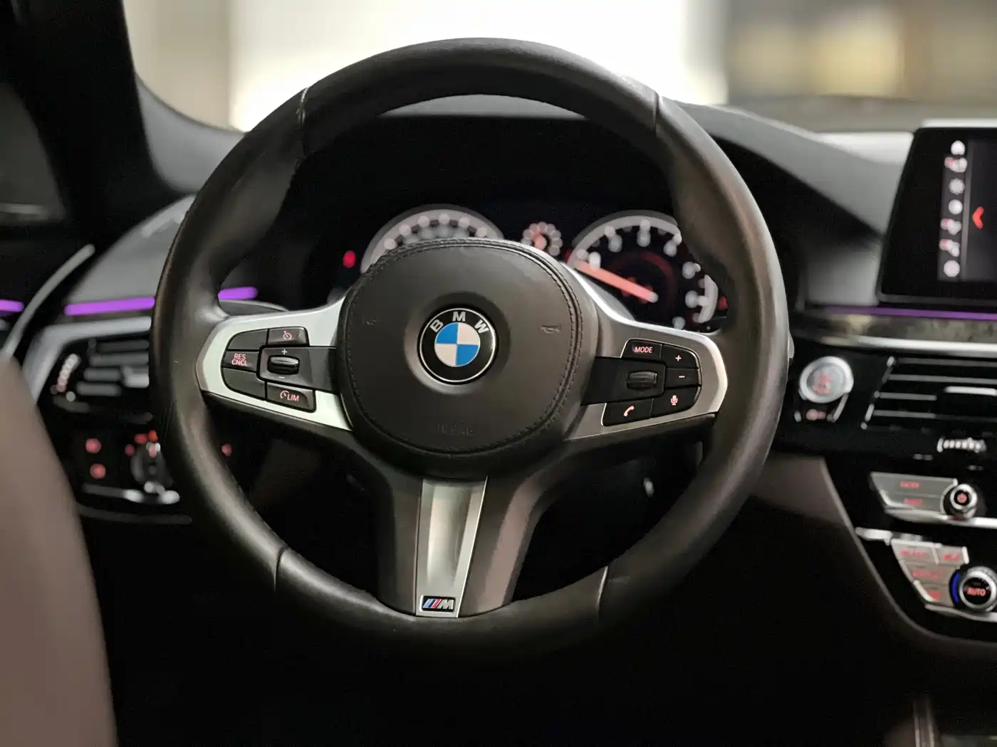BMW 5 Series 2018 525Li M Sport Package фото 12