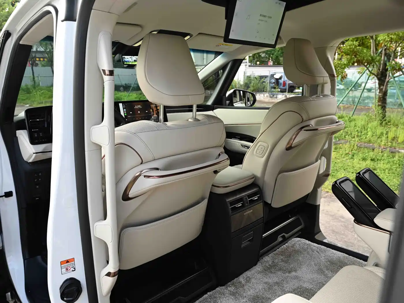 Lexus LM 2026 2025 Model 500h Six-Seater Prestige Edition