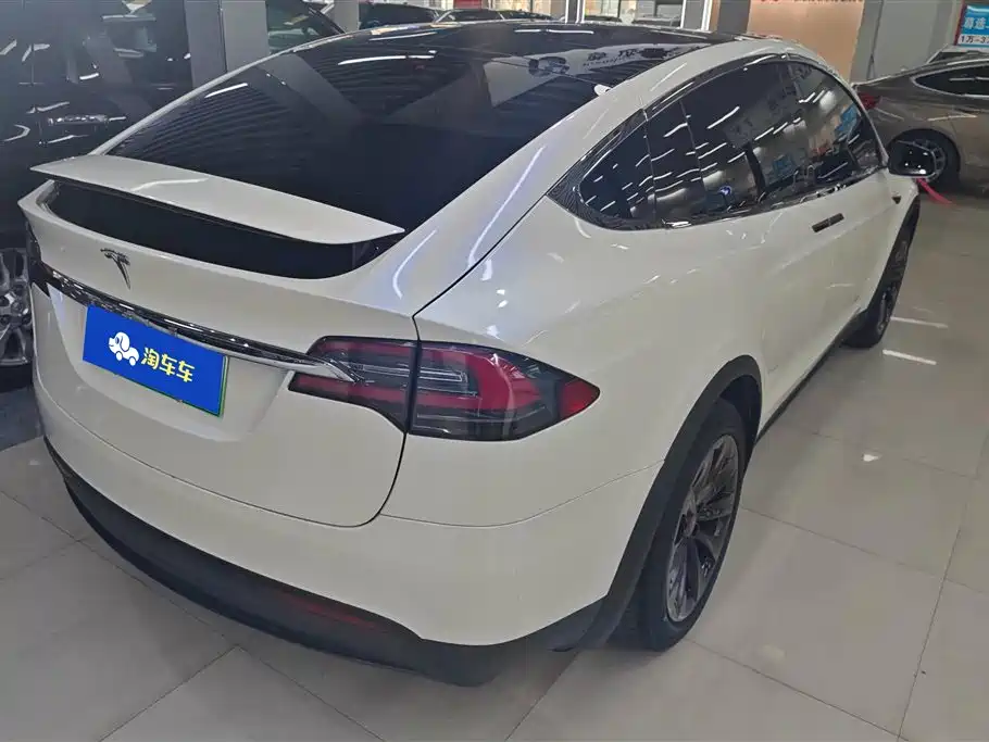TESLA MODEL X
