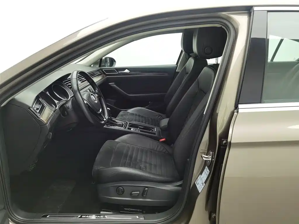 Volkswagen Magotan 2018 330TSI DSG Luxury фото 10