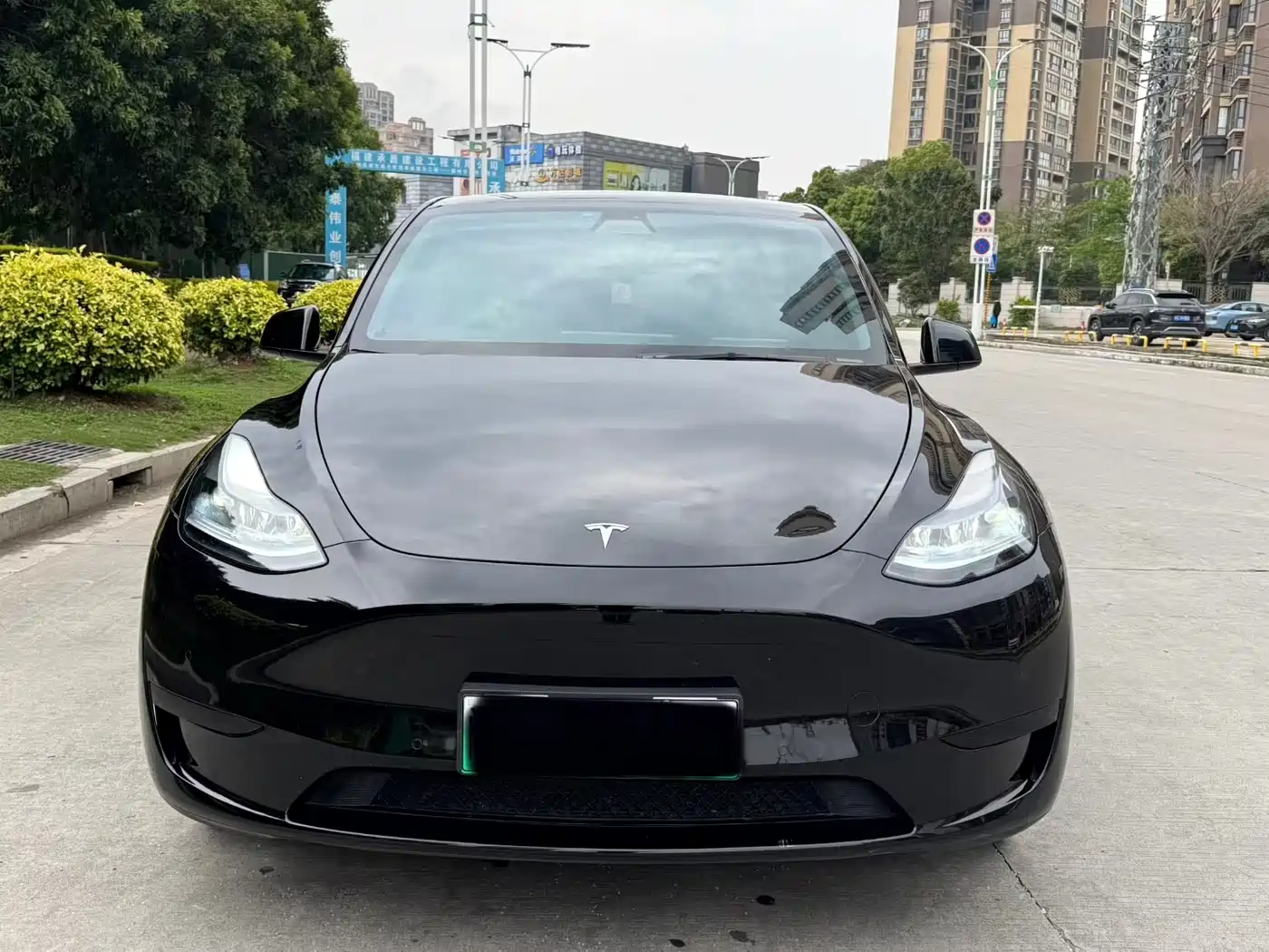 TESLA MODEL Y