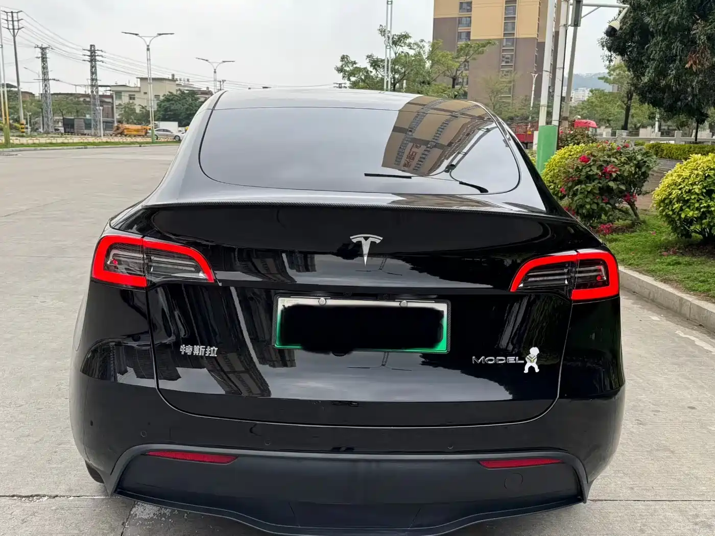TESLA MODEL Y