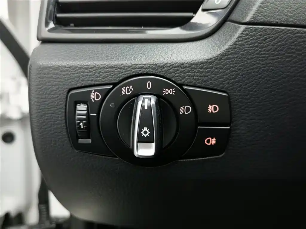 BMW X1 2015 Model sDrive18i Fashion Advanced Edition фото 21