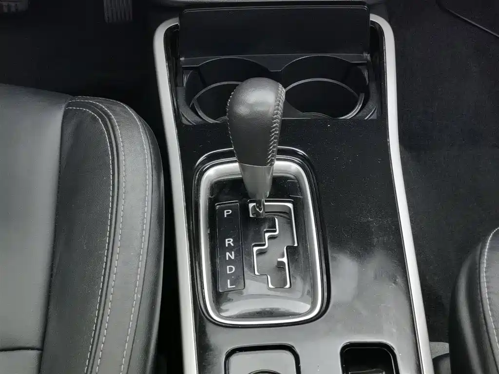 Mitsubishi Outlander 2019 2.4L 4WD Deluxe Edition 5-seater China V фото 13