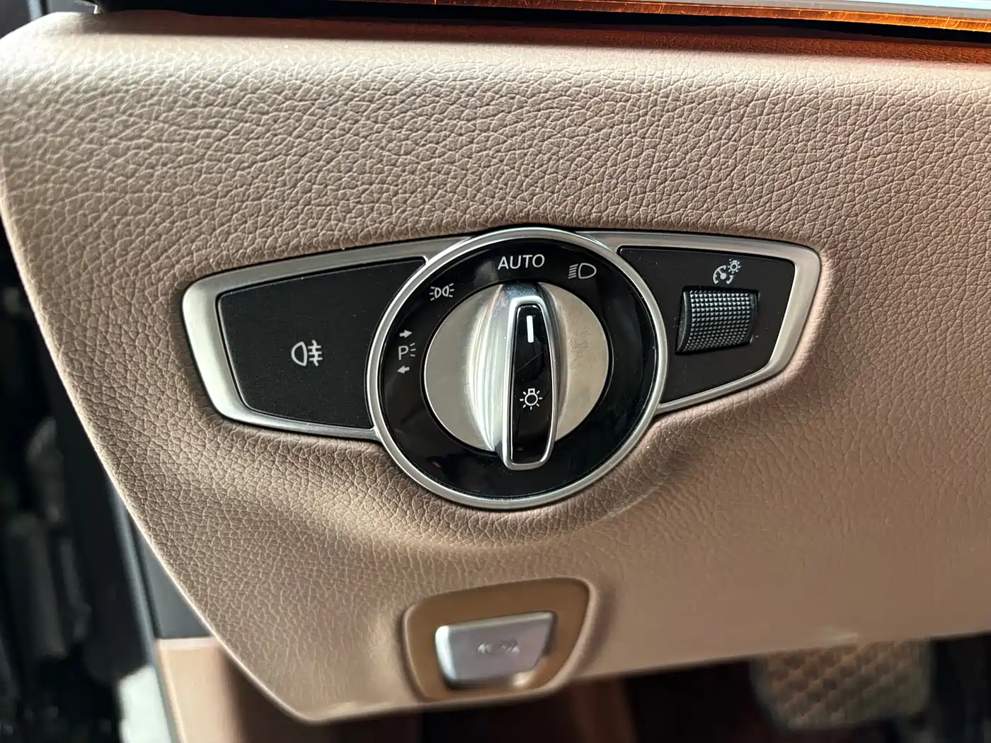 Mercedes-Benz E-Class 2018 E 200 L фото 29