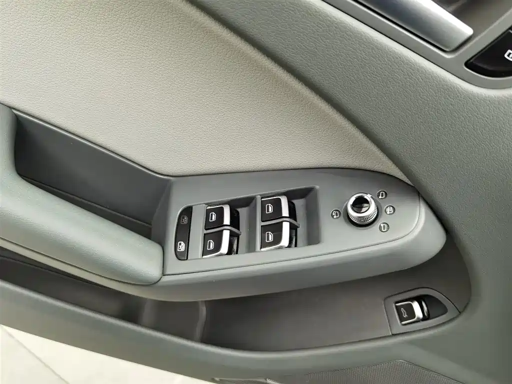Audi A4L 2015 35 TFSI Auto Comfort фото 9