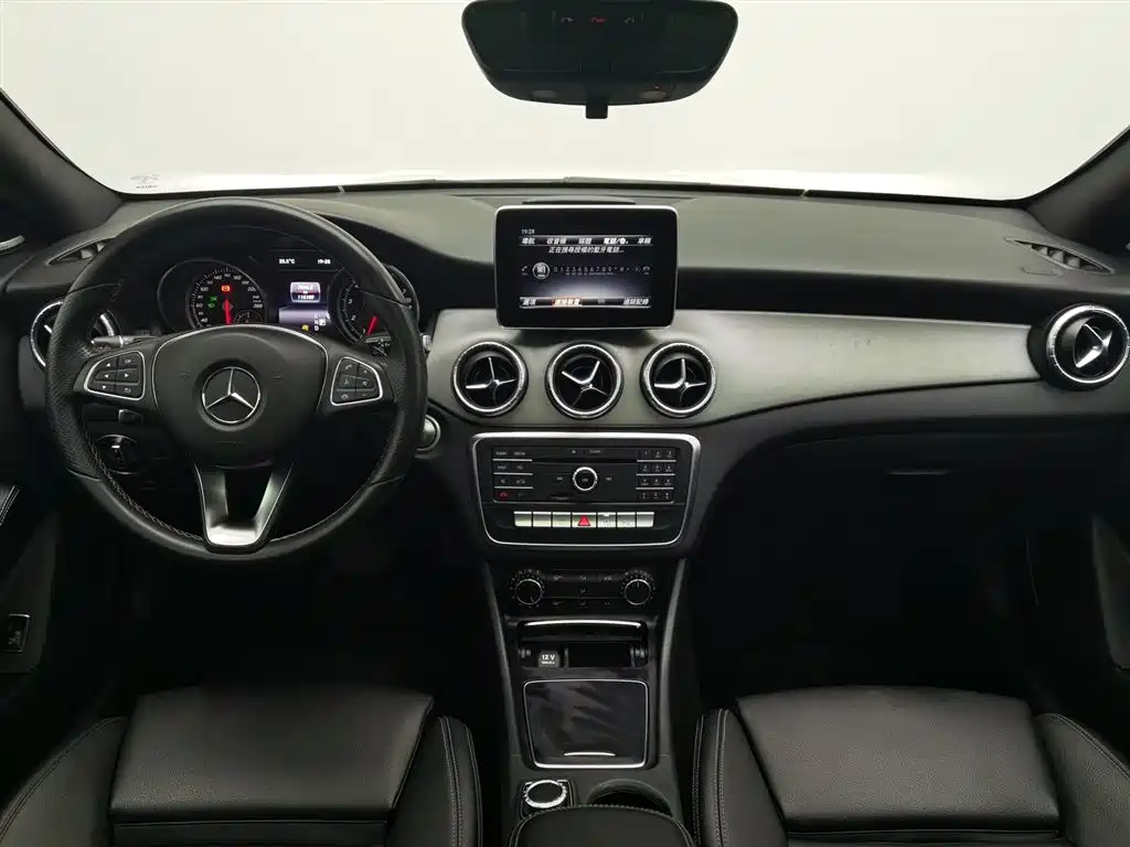 Mercedes-Benz CLA (Import) 2016 Facelift CLA 200 Style фото 5