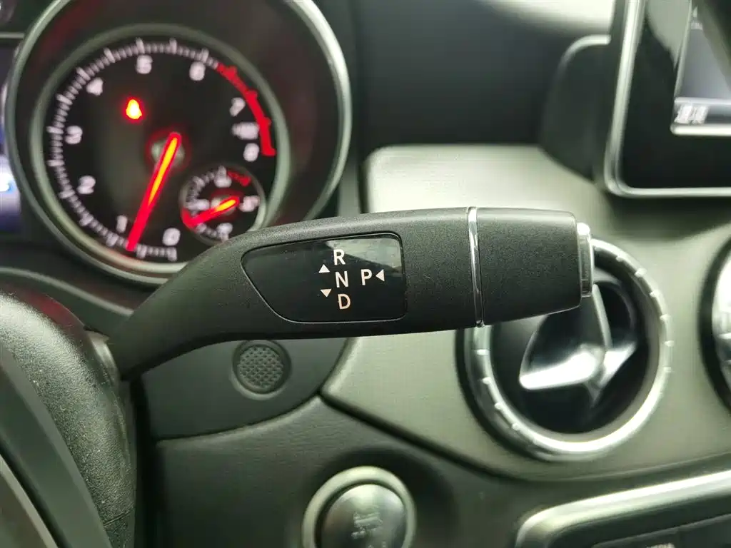 Mercedes-Benz CLA (Import) 2016 Facelift CLA 200 Style фото 13