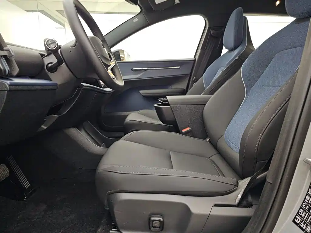 Volvo EX30 2024 2025 RWD Long Range Ultra