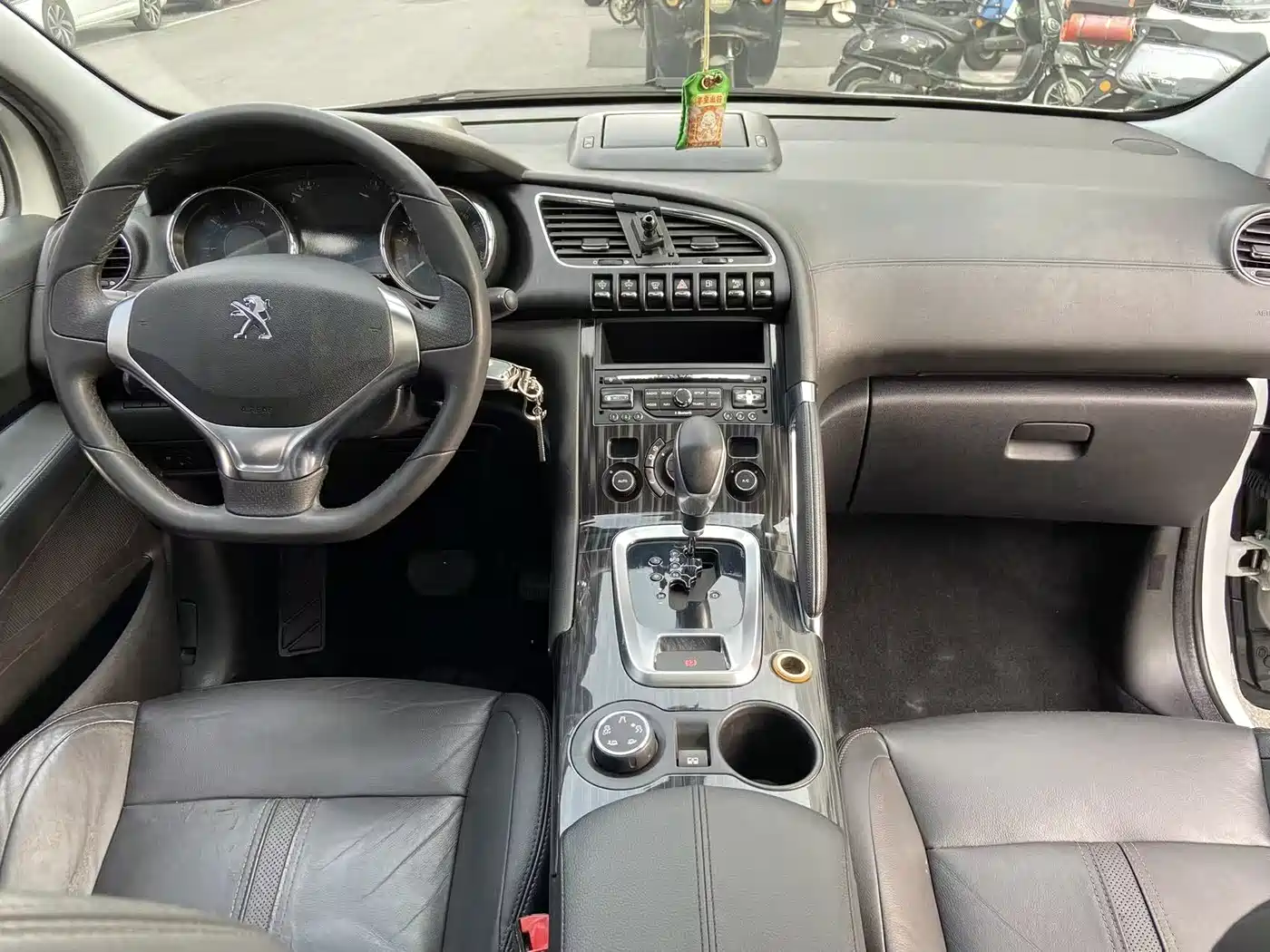 Peugeot 3008 2014 1.6THP Roland Garros Edition фото 12