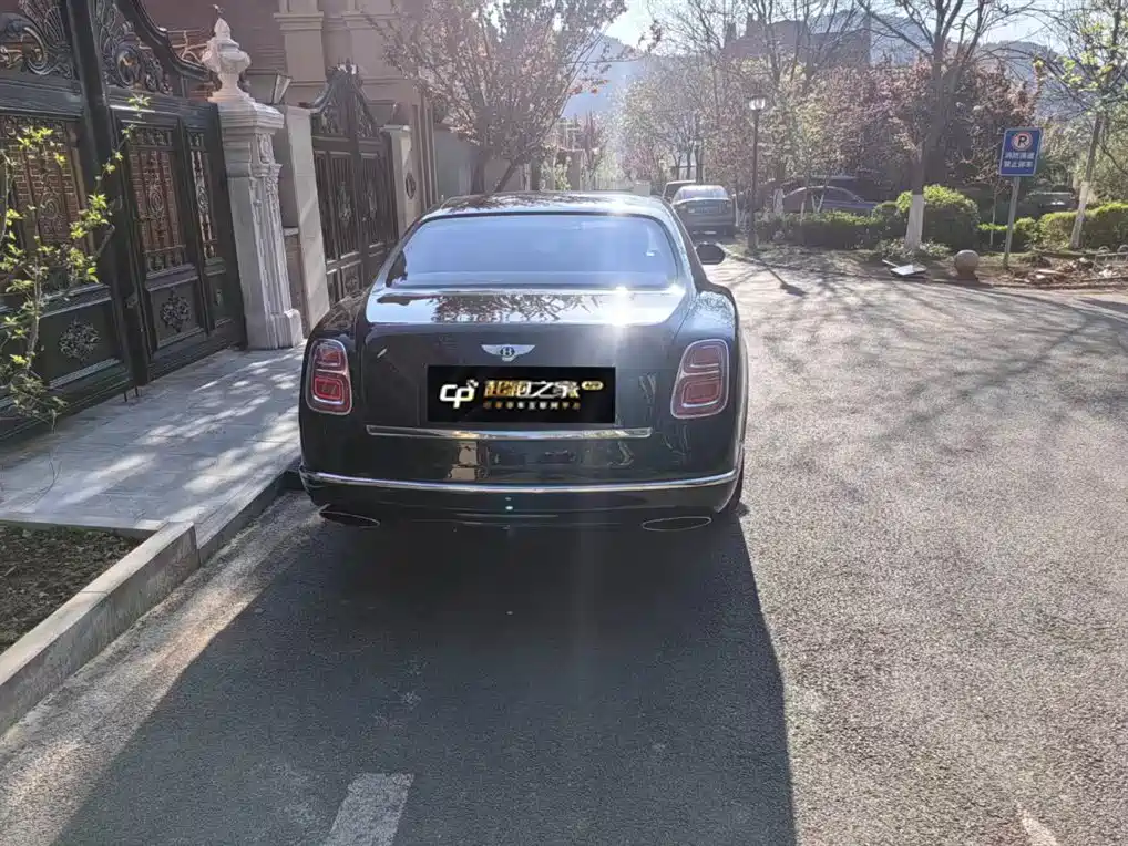 Bentley Mulsanne 2017 6.8T Long Wheelbase фото 5