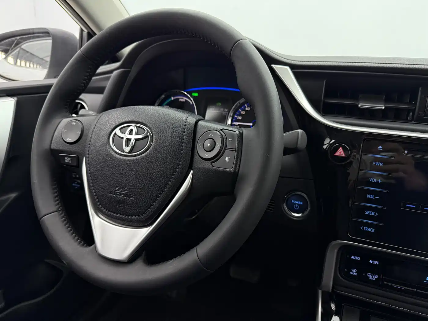 Toyota Corolla 2018 Hybrid 1.8L E-CVT Smart Edition фото 14