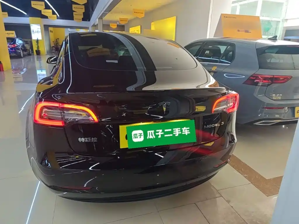 Фото 6 - Tesla Model 3