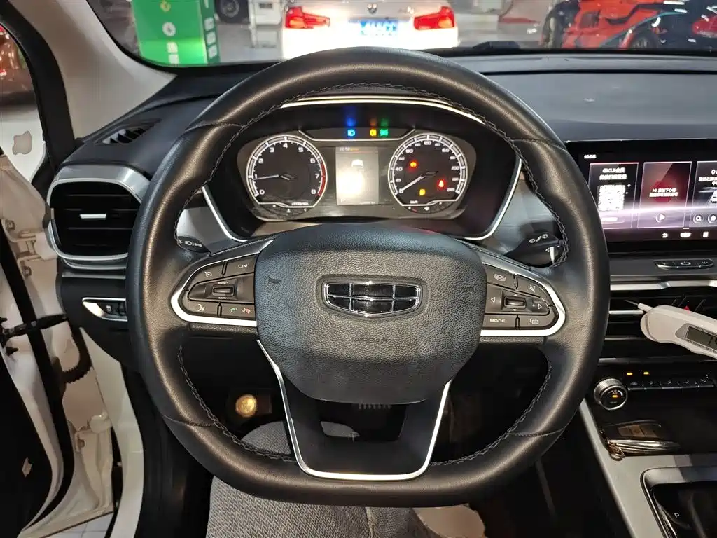 Фото 7 - Geely Coolray