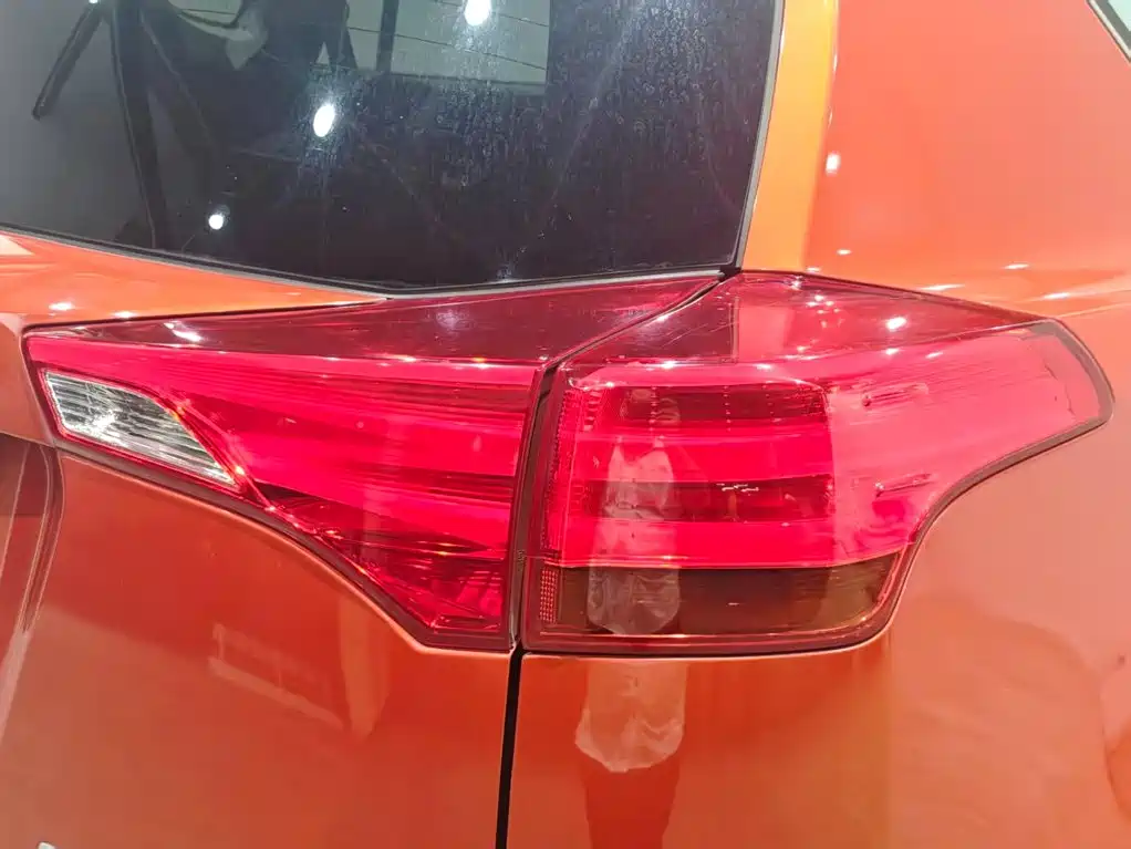 Фото 8 - Toyota RAV4