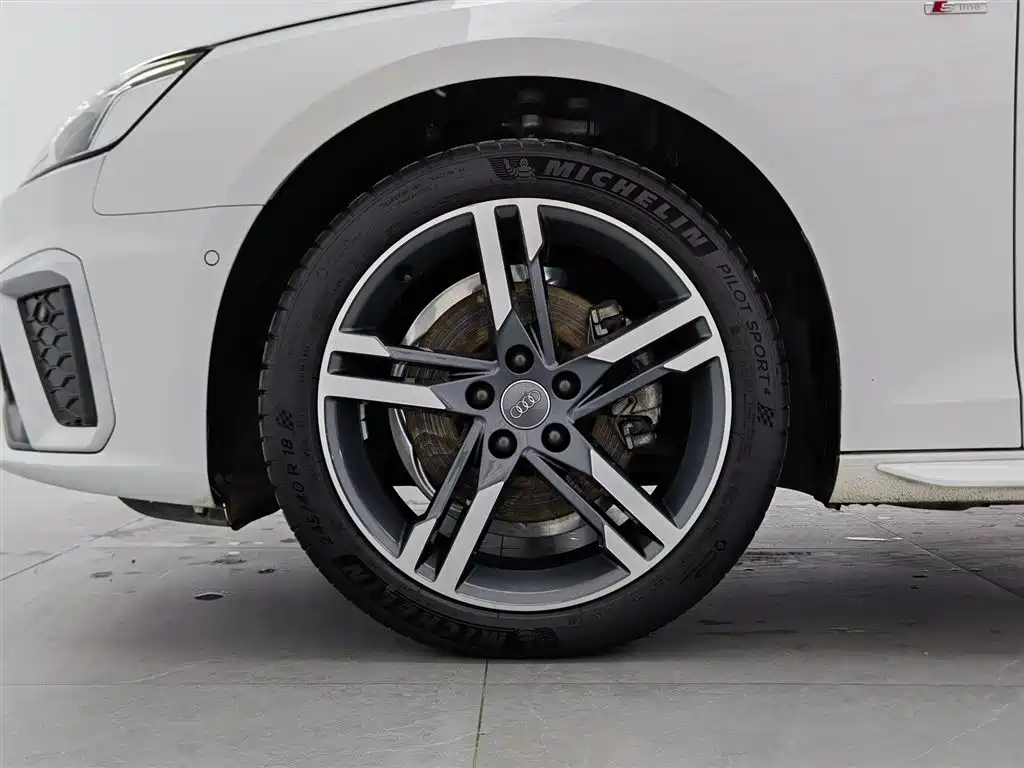 Audi A4L 2020 40 TFSI Luxury Dynamic фото 17