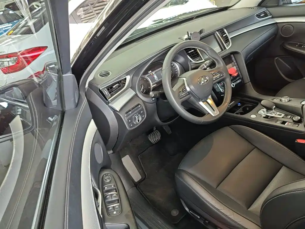 Photo 16 - Infiniti QX50