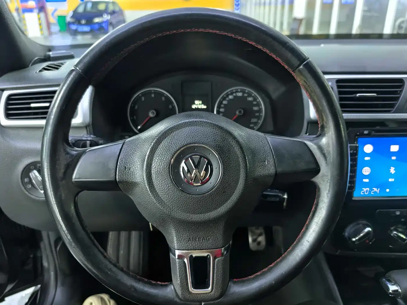 Volkswagen Bora 2012 1.4T Automatic Comfort Model фото 8