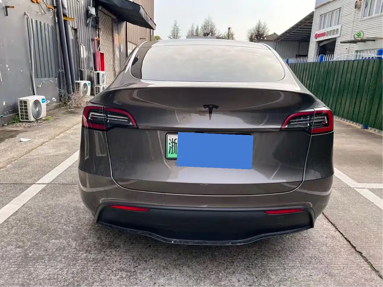 TESLA MODEL Y
