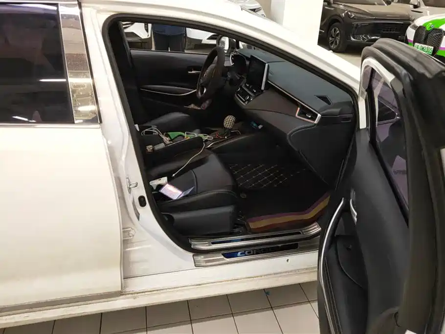Toyota Corolla 2021 Hybrid 1.8L E-CVT Elite Edition фото 8