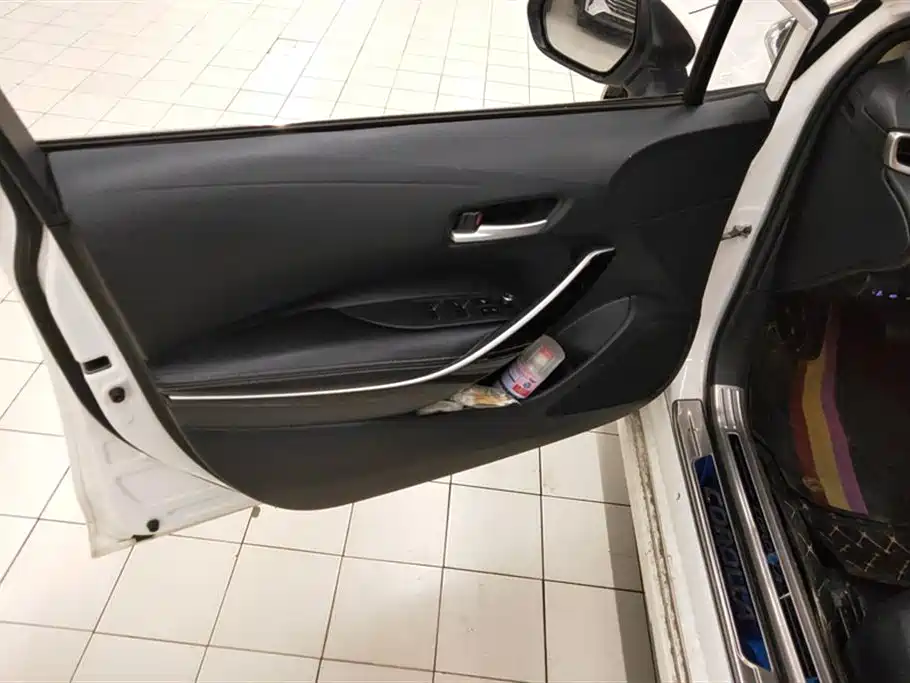 Toyota Corolla 2021 Hybrid 1.8L E-CVT Elite Edition фото 7