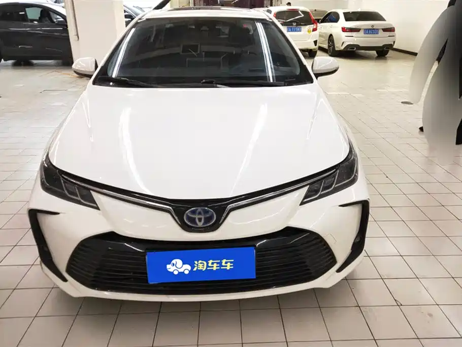 Toyota Corolla 2021 Hybrid 1.8L E-CVT Elite Edition фото 2