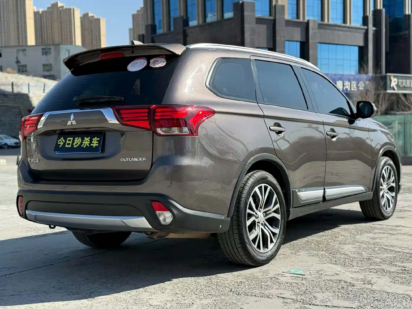 MITSUBISHI OUTLANDER