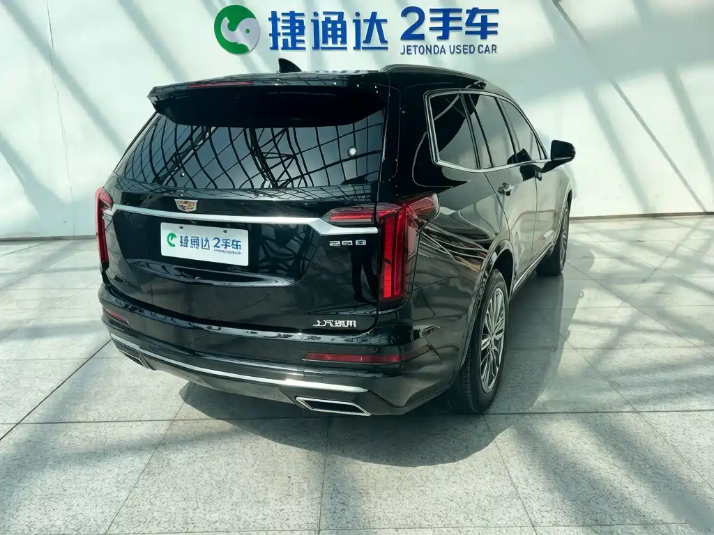 CADILLAC XT6