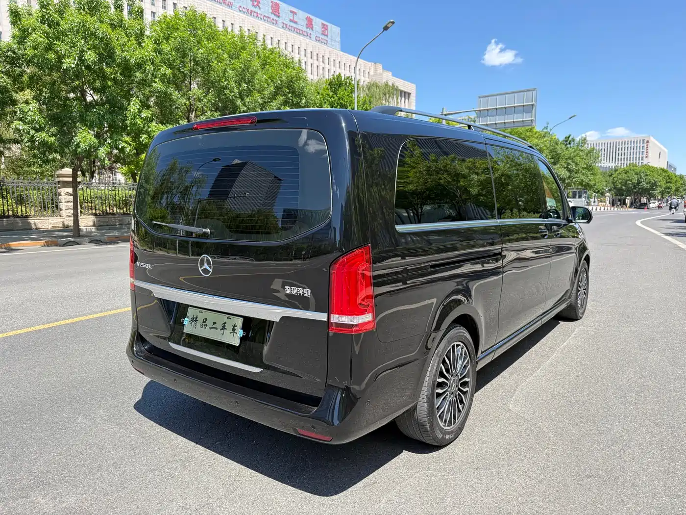 Mercedes-Benz V-Class 2017 Model V 260 L Premium Extended Edition фото 6